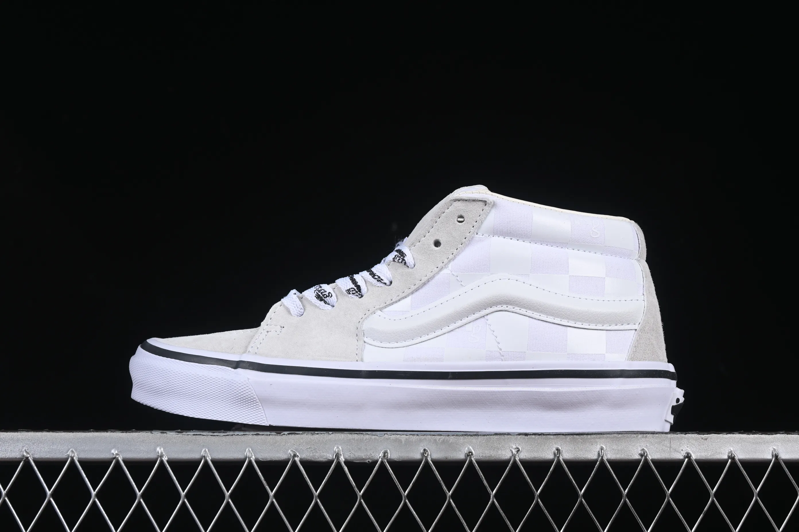 All categories Vans Vans series Vans Mid Vans China HommeGirls x Vans Sk8-Mid fashionable and versatile mid-top casual vulcanized sneakers VN000NBN2VZ
